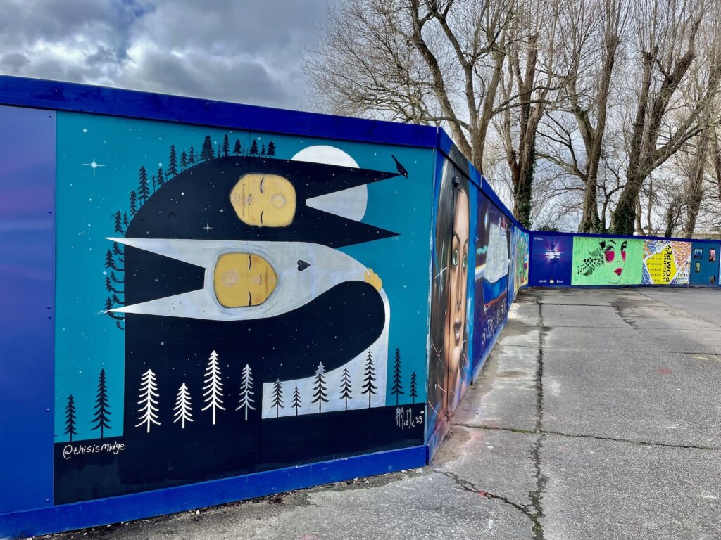 Portsmouth street artists painting the 80-metre Hilsea Lido hoardings