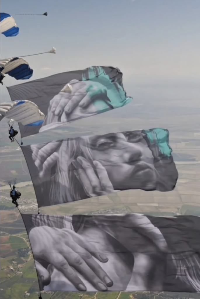 JDL takes street art beyond the wall and into the sky. ✨ Lost Dreamers is believed to be the world’s first street artwork in freefall by a female artist, created 13,000 feet above Seville.